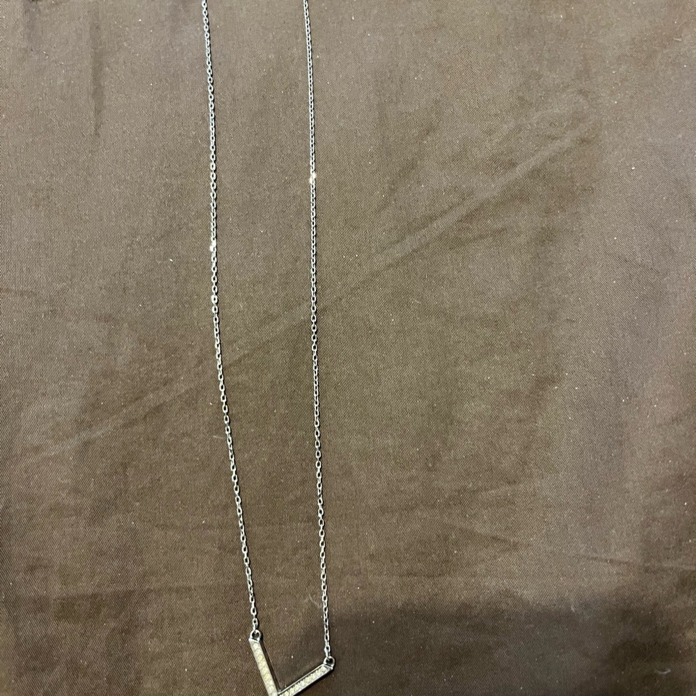 Michael Kors v necklace, silver, shiny - Picture 4 of 5
